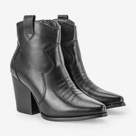 Bottes noires sur le poste Forte le noir 1 Bottes noires sur le poste Forte le noir 1