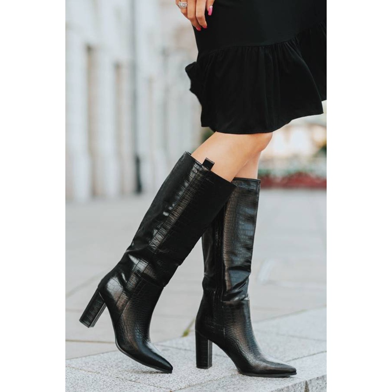 Bottines noires sur le poteau avec motif crocodile Mona le noir 1