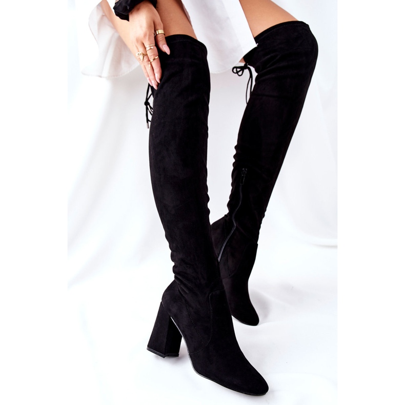 PG1 Bottes Agaloa en daim noir sur une barre 1