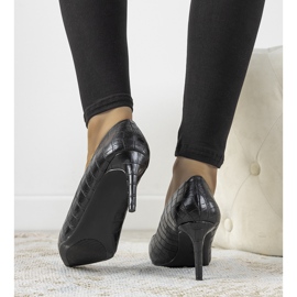 Escarpins noirs sur talon aiguille Byatt le noir 1