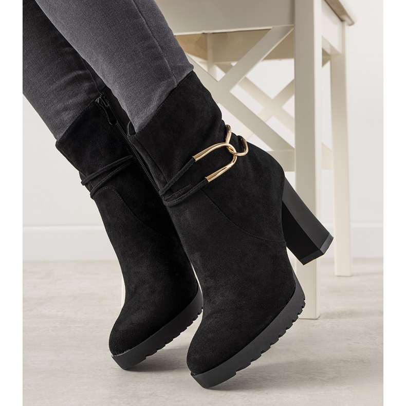 Bottes noires pour femmes sur un haut poteau Chateaub le noir 1 Bottes noires pour femmes sur un haut poteau Chateaub le noir 1