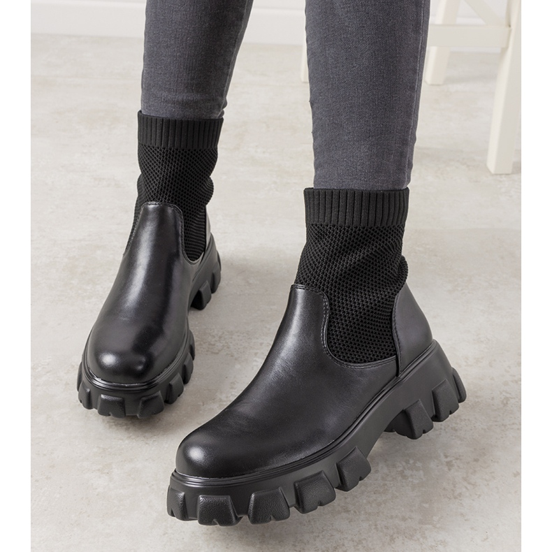 Bottines noires à tige chaussette de chez Slainie le noir 1
