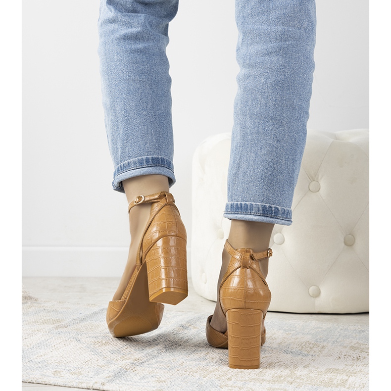 Escarpins chameau sur le poste Davies brun 1