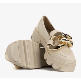 Mocassins beiges avec une épaisse chaîne Larisa 1