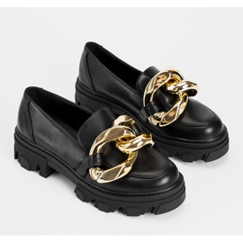 Mocassins noirs avec une épaisse chaîne Larisa le noir 1