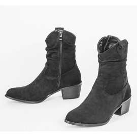 Les santiags noirs de Devi 1