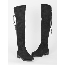 Bottes noires sur le post Laura 1