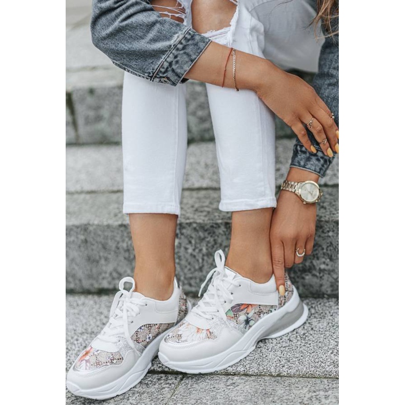 Chaussures de sport blanches pour femmes de Tia multicolore 1 Chaussures de sport blanches pour femmes de Tia multicolore 1