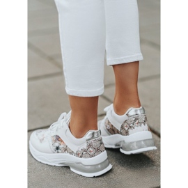 Chaussures de sport blanches pour femmes de Tia multicolore 2 Chaussures de sport blanches pour femmes de Tia multicolore 2