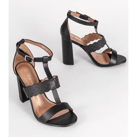 Sandales noires sur le post Like A Woman le noir 1