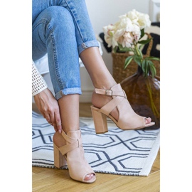 Bottes crème sur le post de Lovely Thing beige 1 Bottes crème sur le post de Lovely Thing beige 1