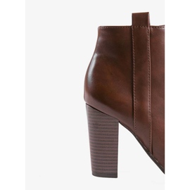 Bottines marron sur le poteau Pinacola brun 1