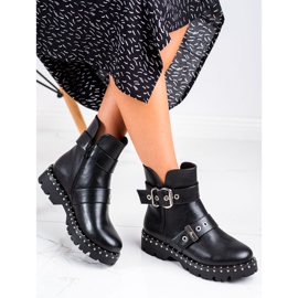 Janessa Travailleurs avec Jet le noir 1 Janessa Travailleurs avec Jet le noir 1