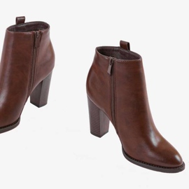 Bottines marron sur le poteau Pinacola brun 2