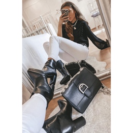 Bottines noires classiques sur le post Melanie 1