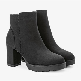 Bottines noires sur le poteau Melise le noir 1 Bottines noires sur le poteau Melise le noir 1