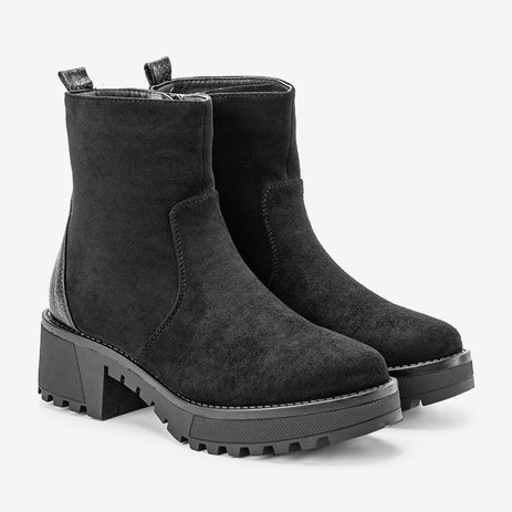 Bottes noires sur un poste atomique bas le noir 1