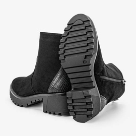Bottes noires sur un poste atomique bas le noir 2