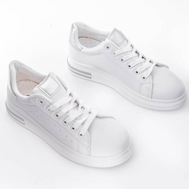 Les baskets blanches à semelle plate de Nikki argent 1 Les baskets blanches à semelle plate de Nikki argent 1