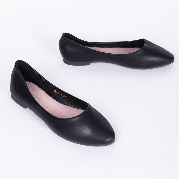 Ballerines noires au nez d'amande Baleria le noir 1