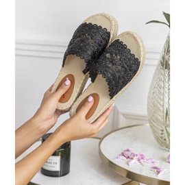 Chaussons noirs sur la plateforme Sudden Draft 1