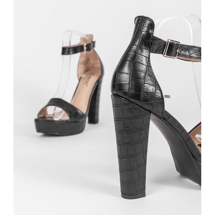 Sandales noires sur le poste Dolores le noir 2