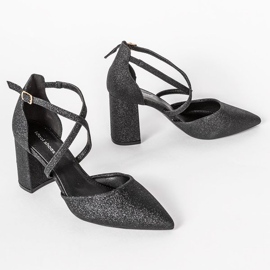 Escarpins noirs sur le Shiny post le noir 1
