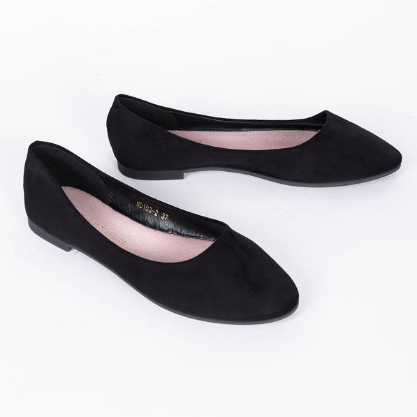 Ballerines noires à bout en amande 1