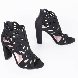 Bottines noires avec découpes de Leah 1