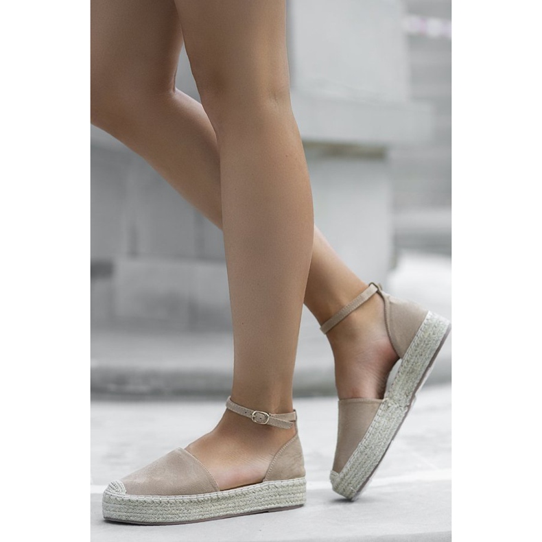 Espadrilles beiges sur la plateforme Summer 1