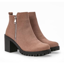 Bottines marron clair sur le Tiny post brun 1