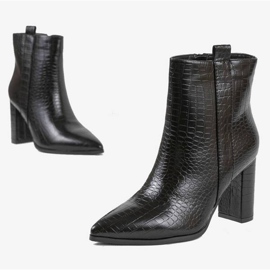 Bottines noires sur le poteau Zahara le noir 1