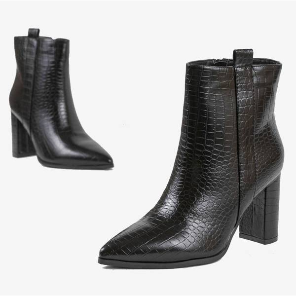Bottines noires sur le poteau Zahara le noir 1