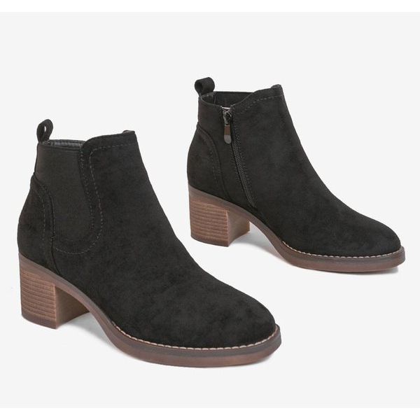 Bottines noires sur le post Hanah le noir 1