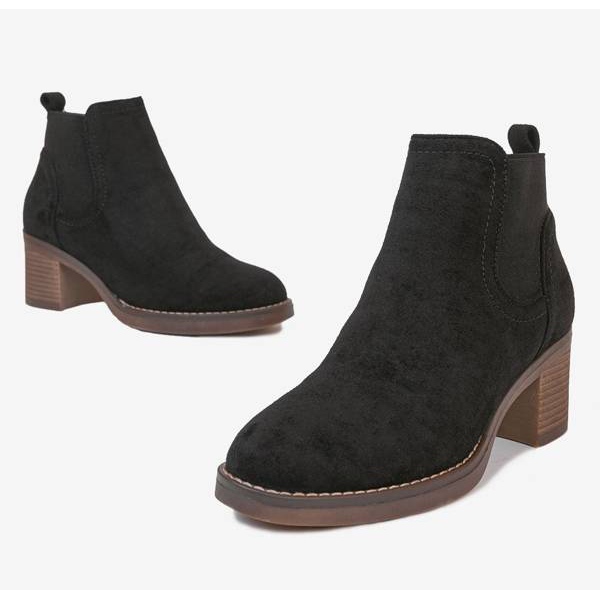Bottines noires sur le post Hanah le noir 2