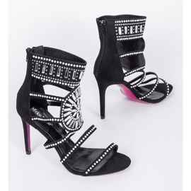 Sandales noires à talon aiguille de Tisha 1