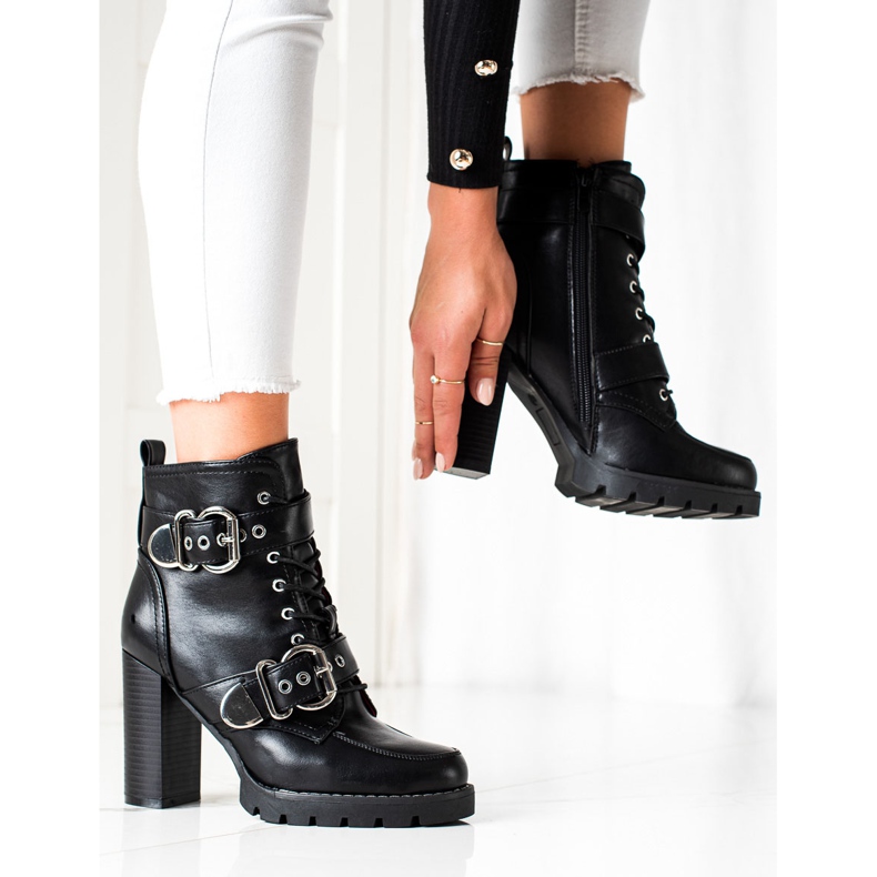 Erynn Bottes noires sur un poste élevé le noir 2