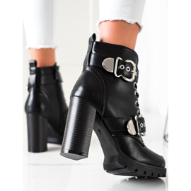 Erynn Bottes noires sur un poste élevé le noir 1