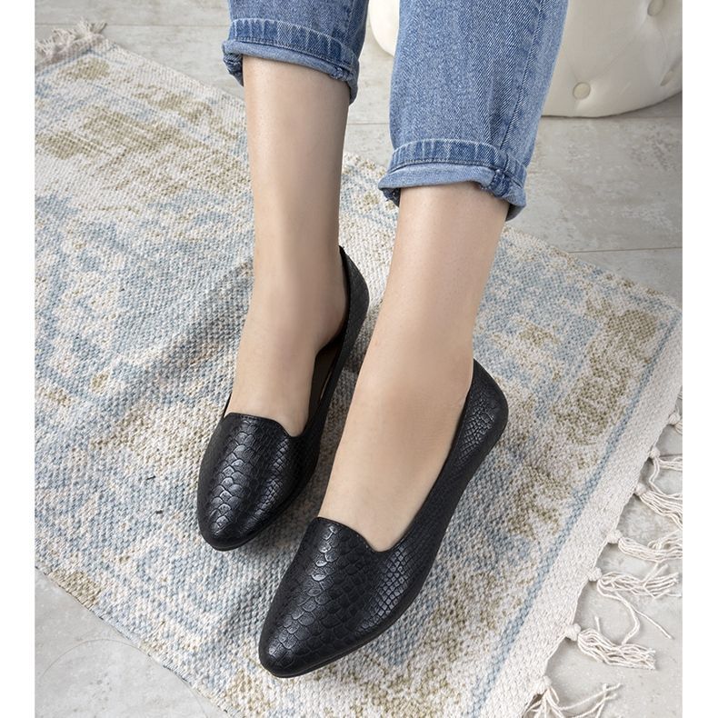 Ballerines noires à motif peau de crocodile d'Aupra 1