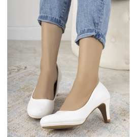 Escarpins blancs sur talon aiguille en éco-cuir Fink 1