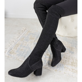 Bottes noires brillantes sur le genou d'Uta argent 1