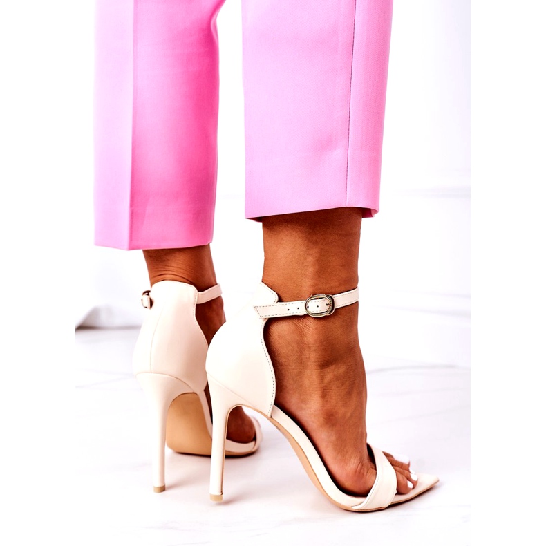 Sandales Élégantes Sur Un Talon Haut Lu Boo Beige 4 Sandales Élégantes Sur Un Talon Haut Lu Boo Beige 4