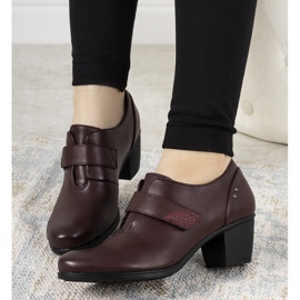 Richelieu marron sur le poteau Biermann rouge multicolore 1 Richelieu marron sur le poteau Biermann rouge multicolore 1