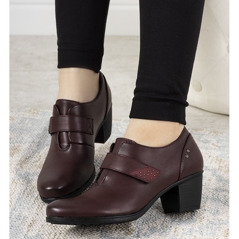 Richelieu marron sur le poteau Biermann rouge multicolore 1 Richelieu marron sur le poteau Biermann rouge multicolore 1