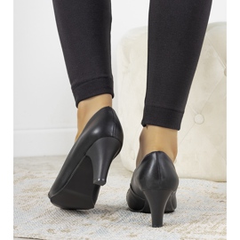 Escarpins noirs sur le poteau Molina le noir 1 Escarpins noirs sur le poteau Molina le noir 1