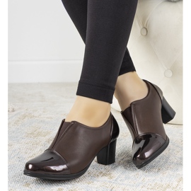 Des richelieus marrons au poste de Villareal brun 1