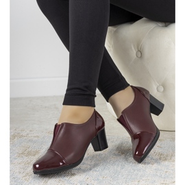 Les brogues marrons au poste de Villareal rouge 1 Les brogues marrons au poste de Villareal rouge 1