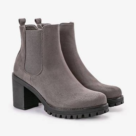 Bottines grises sur le poteau Tinn 1