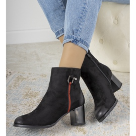 Bottes noires avec écorchures de Montano le noir 1