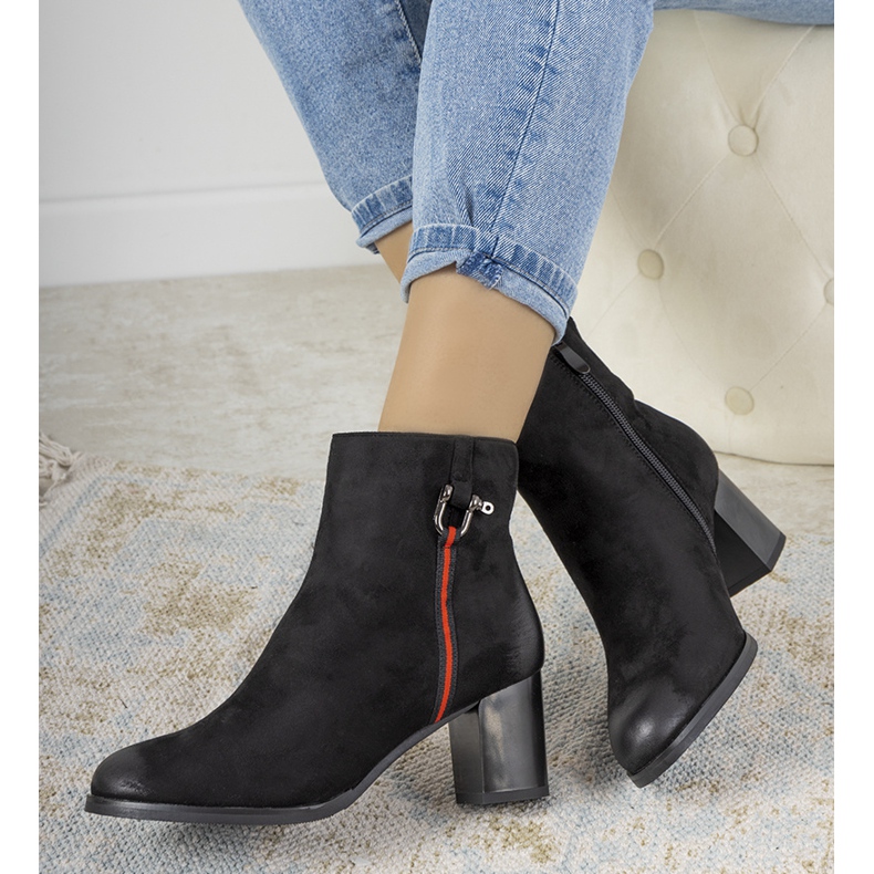 Bottes noires avec écorchures de Montano 1